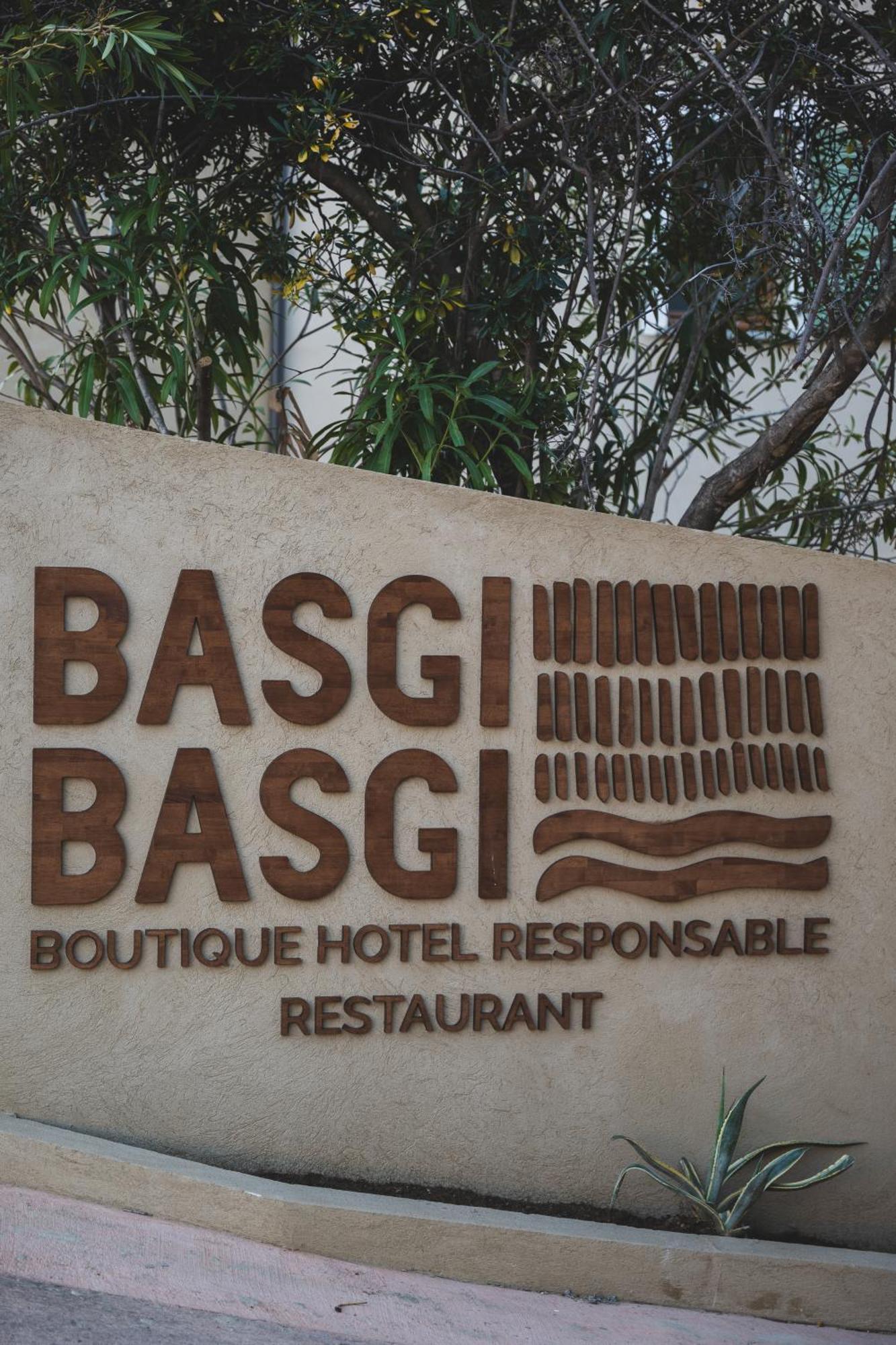 Boutique Hotel Responsable Et Restaurant Basgi Basgi 생플로랑 외부 사진