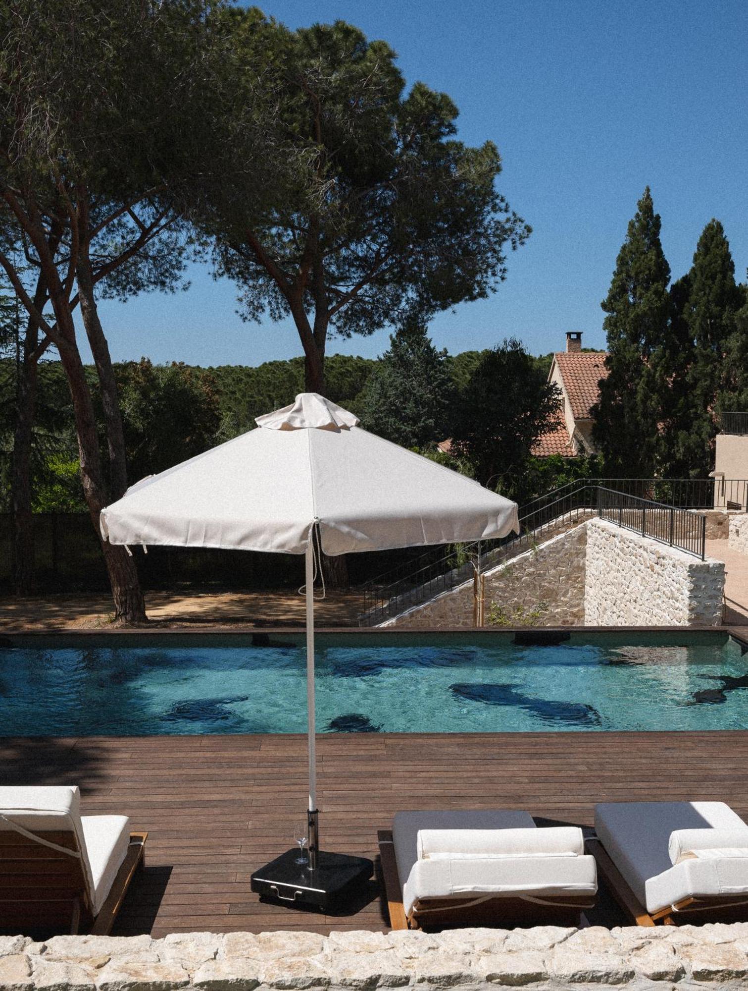 Boutique Hotel Responsable Et Restaurant Basgi Basgi 생플로랑 외부 사진