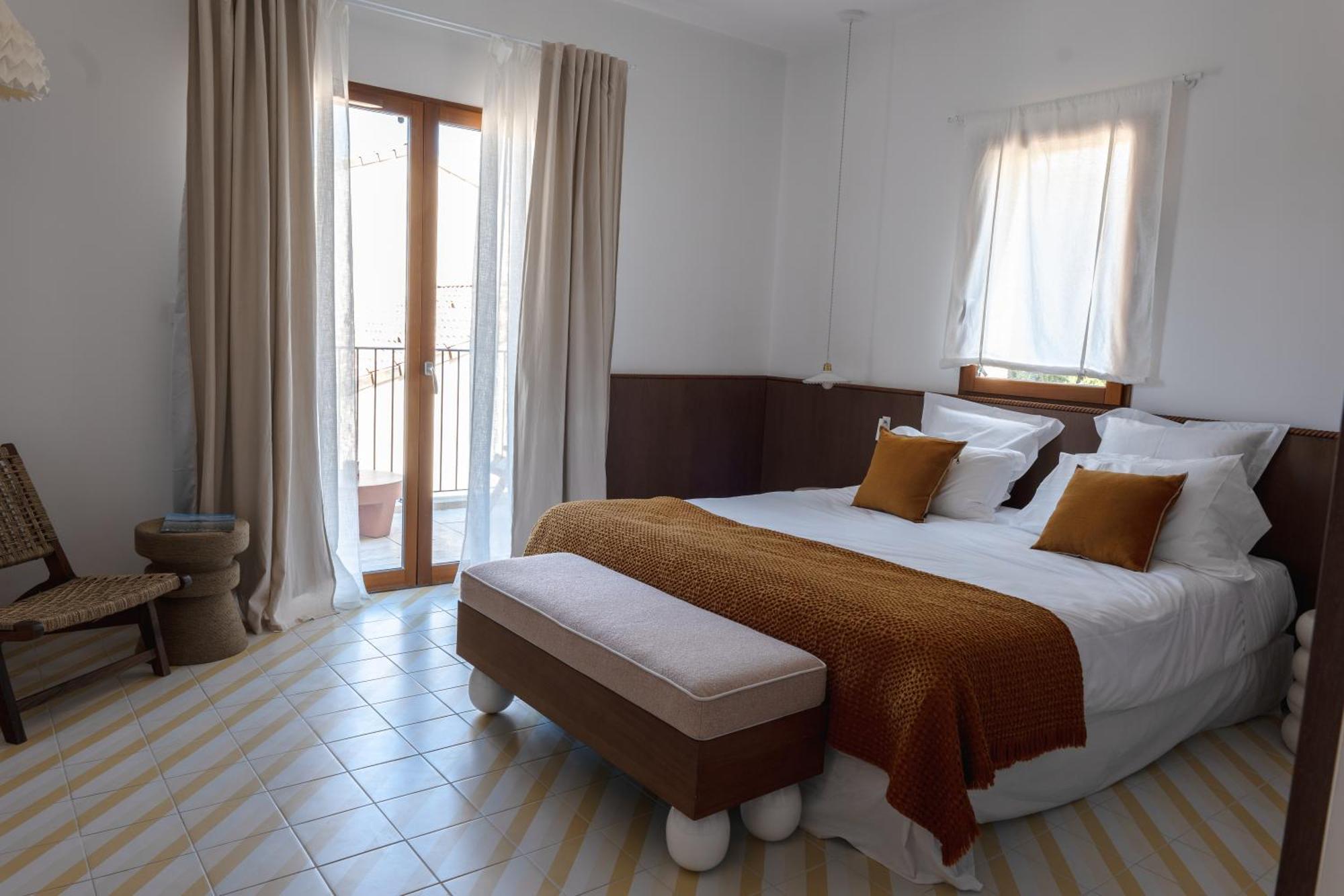 Boutique Hotel Responsable Et Restaurant Basgi Basgi 생플로랑 외부 사진