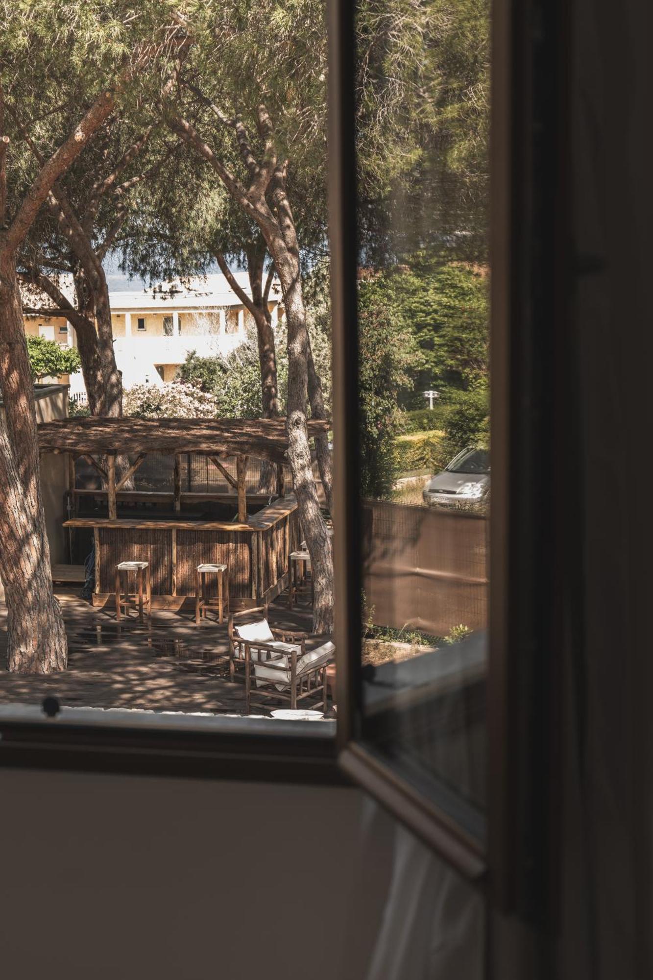 Boutique Hotel Responsable Et Restaurant Basgi Basgi 생플로랑 외부 사진