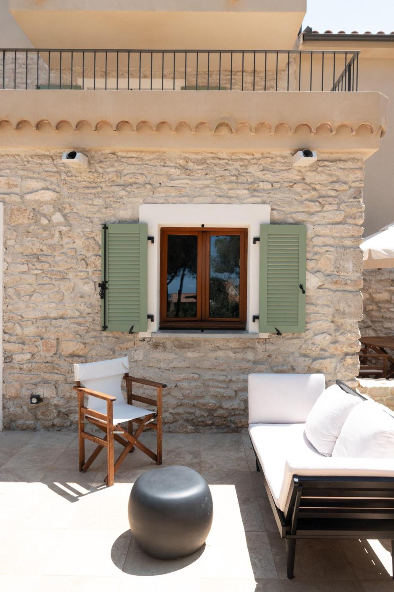 Boutique Hotel Responsable Et Restaurant Basgi Basgi 생플로랑 외부 사진