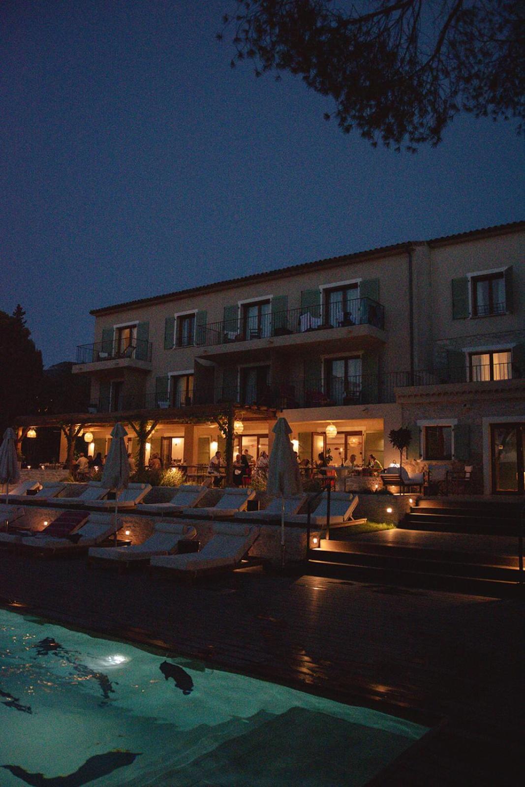 Boutique Hotel Responsable Et Restaurant Basgi Basgi 생플로랑 외부 사진