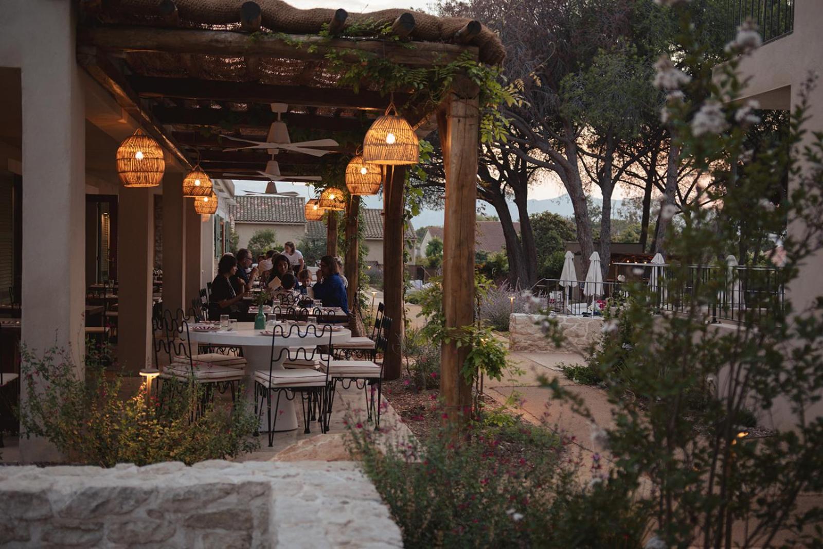 Boutique Hotel Responsable Et Restaurant Basgi Basgi 생플로랑 외부 사진