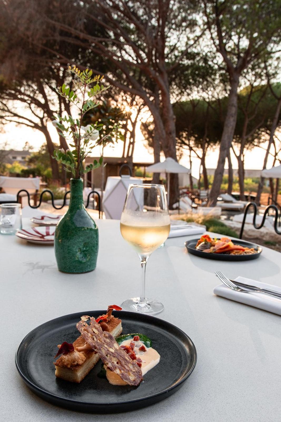 Boutique Hotel Responsable Et Restaurant Basgi Basgi 생플로랑 외부 사진