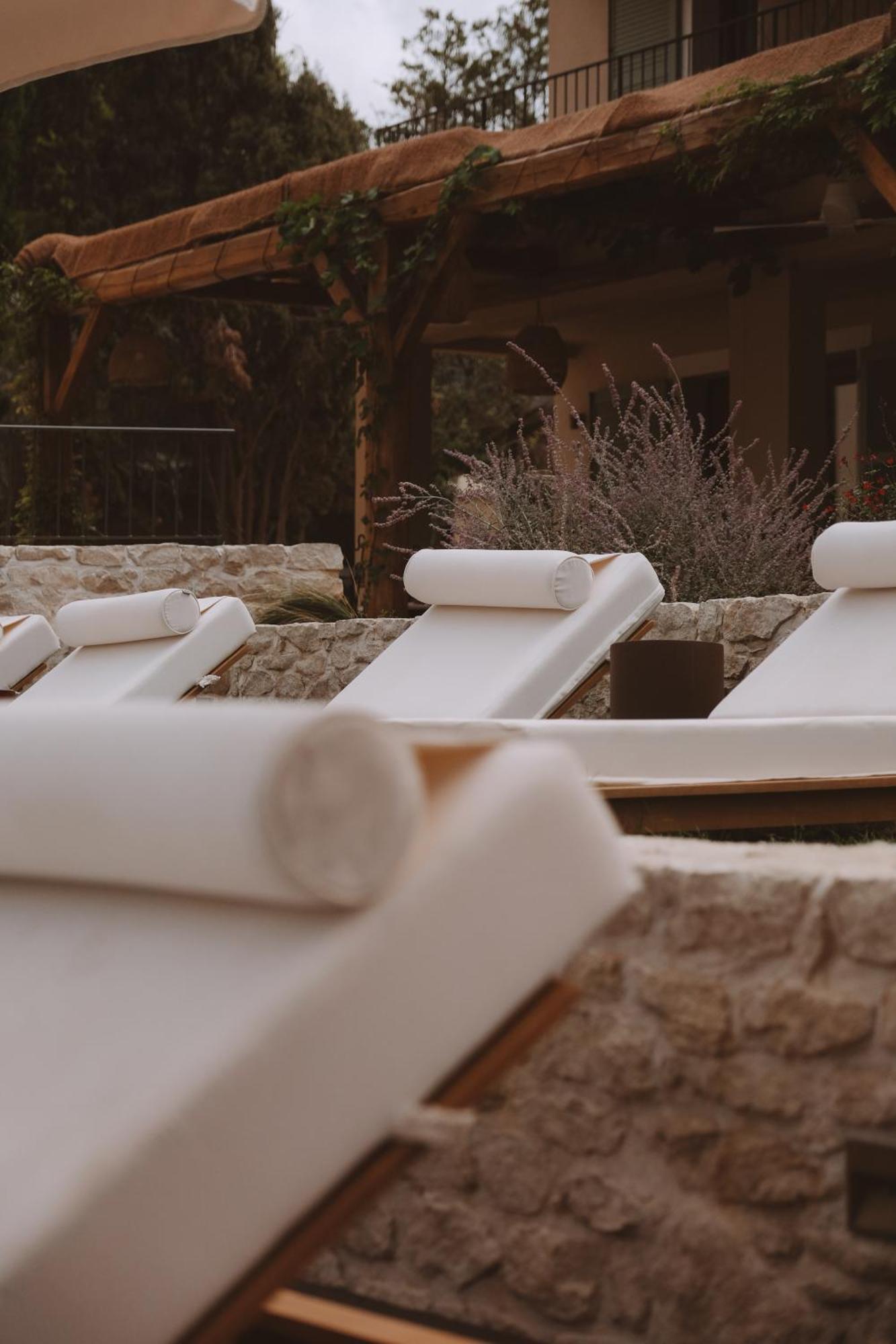 Boutique Hotel Responsable Et Restaurant Basgi Basgi 생플로랑 외부 사진