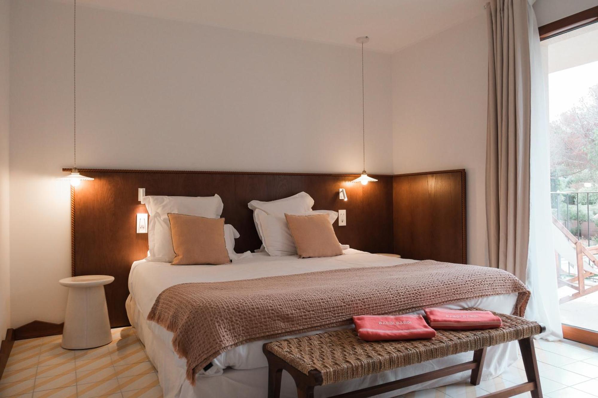 Boutique Hotel Responsable Et Restaurant Basgi Basgi 생플로랑 객실 사진